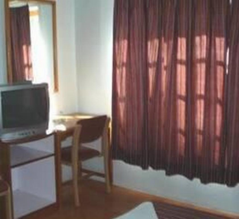 Room image 3